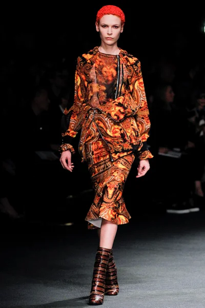 Look 23